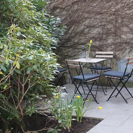 Séjour chez l'habitant Am Ring - Ruhiges Im Gruenen, Fruehstueck Auf Eigener Terrasse Mit Morgensonne Und Fusslaeufig Zum Badeplatz Schwarzindien Am Mondsee
