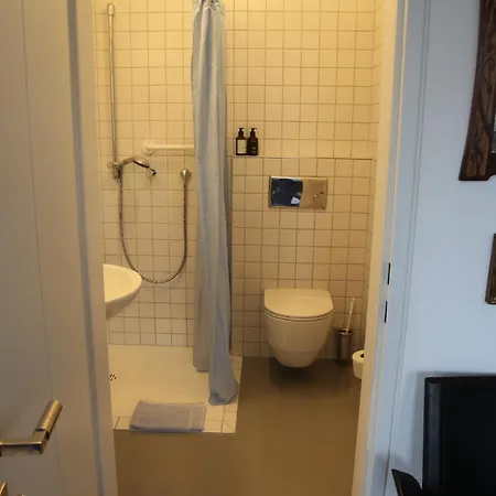 Am Ring - Ruhiges Im Gruenen, Fruehstueck Auf Eigener Terrasse Mit Morgensonne Und Fusslaeufig Zum Badeplatz Schwarzindien Am Mondsee Homestay szállás *