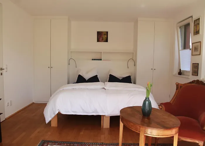 Am Ring - Ruhiges Im Gruenen, Fruehstueck Auf Eigener Terrasse Mit Morgensonne Und Fusslaeufig Zum Badeplatz Schwarzindien Am Mondsee Homestay szállás *