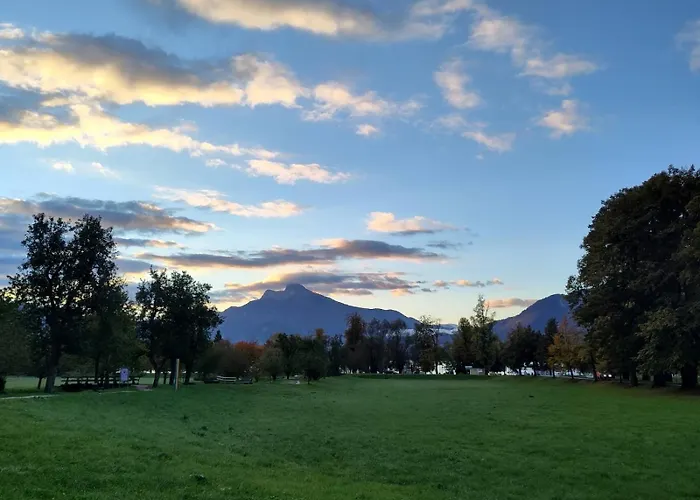 Homestay szállás Am Ring - Ruhiges Im Gruenen, Fruehstueck Auf Eigener Terrasse Mit Morgensonne Und Fusslaeufig Zum Badeplatz Schwarzindien Am Mondsee *